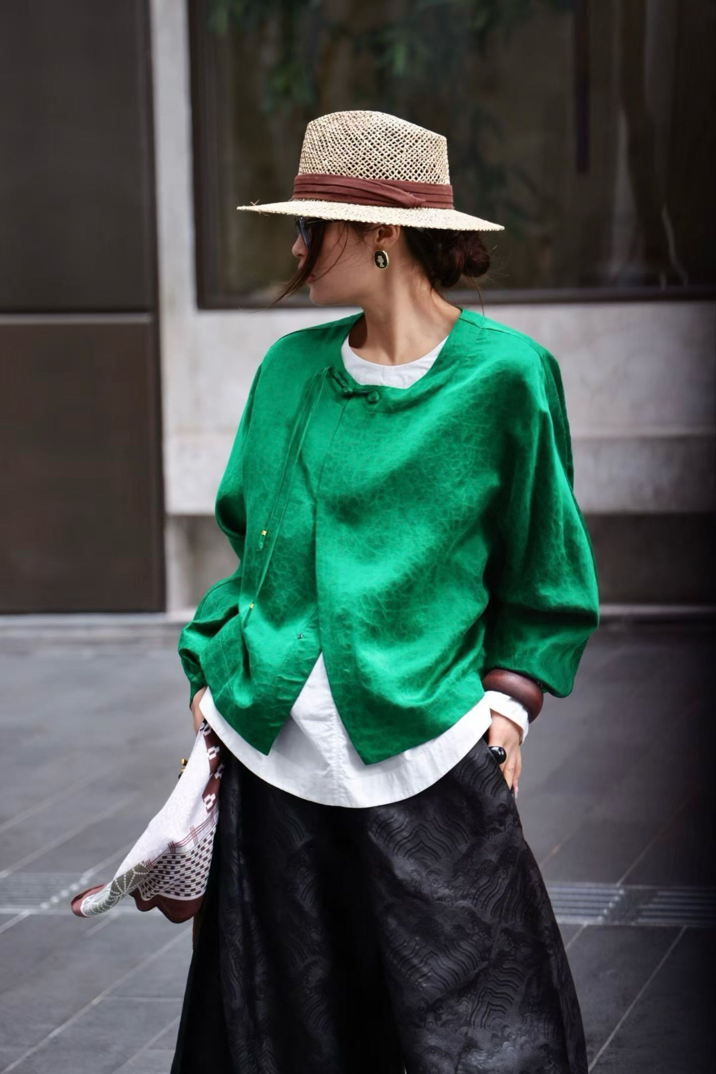 Crackle-Pattern Xiangyunsha Top – “Turtle Wrinkles” in Moss Green – Soft, Structured