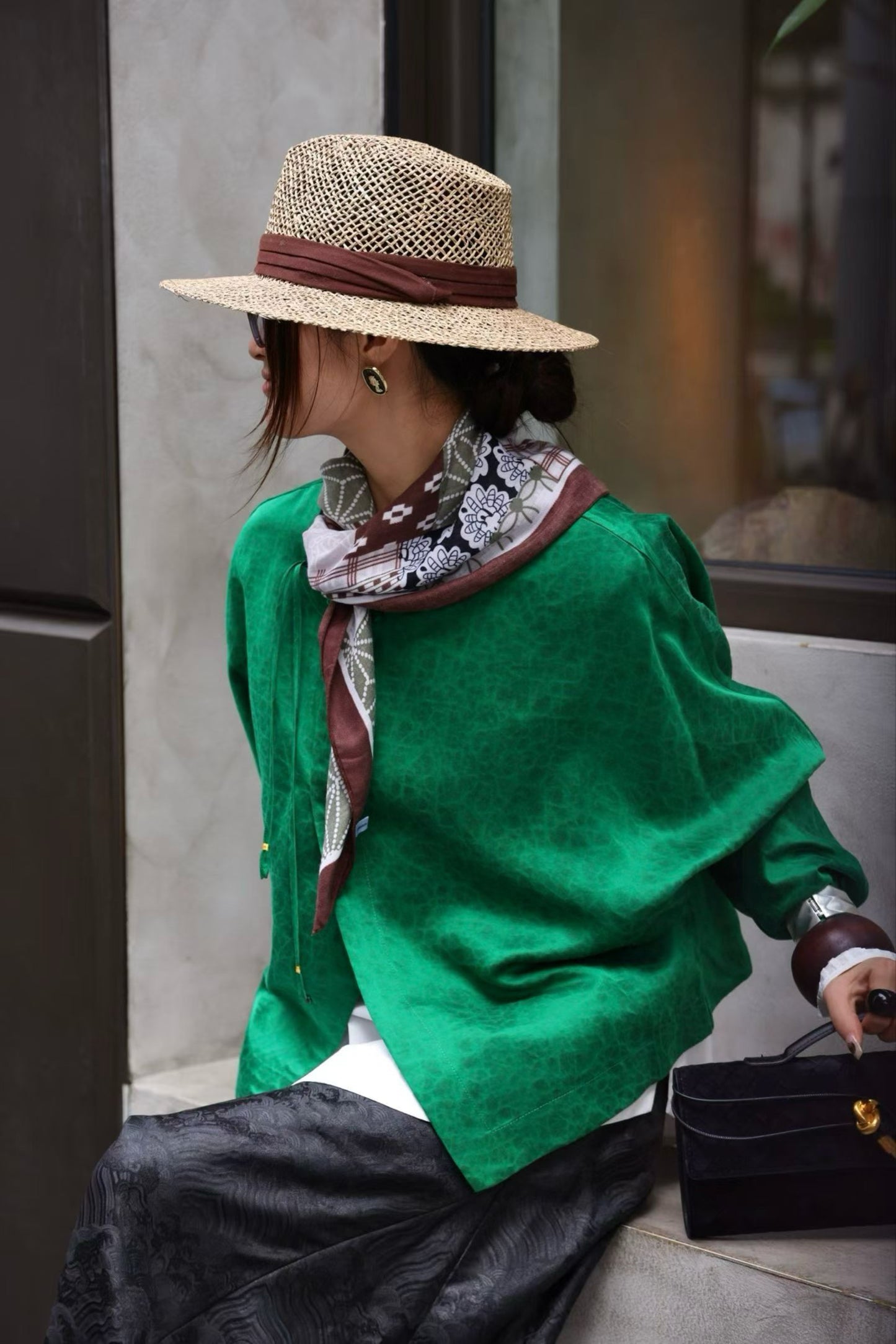 Crackle-Pattern Xiangyunsha Top – “Turtle Wrinkles” in Moss Green – Soft, Structured